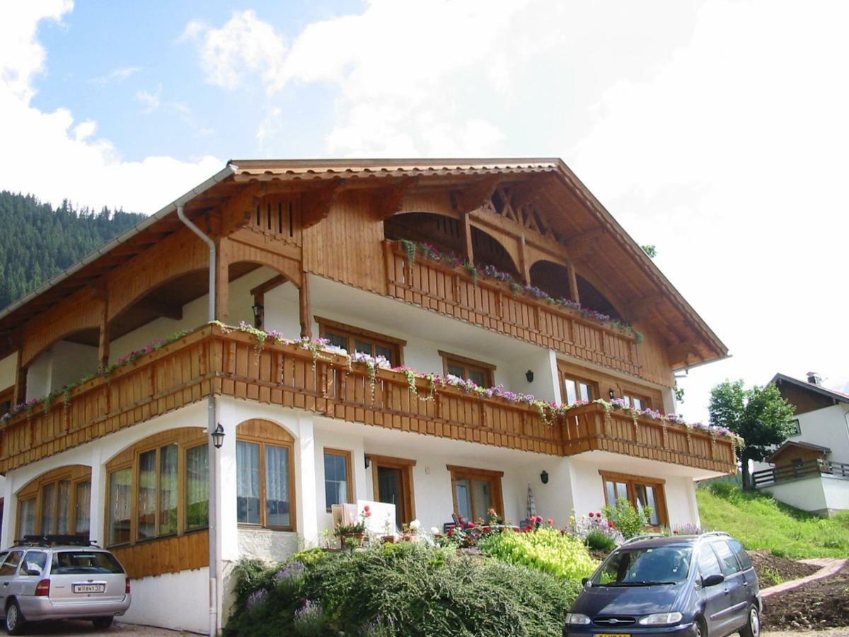 Haus Goldeck Apartment Lermoos Exterior photo